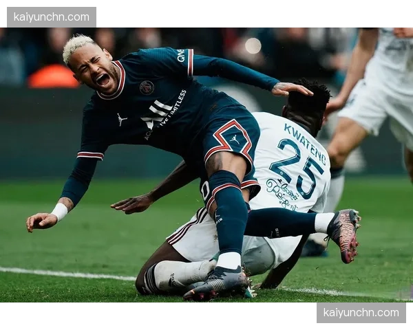 西汉姆联官方：帕奎塔腿筋受伤，预计赛季报销