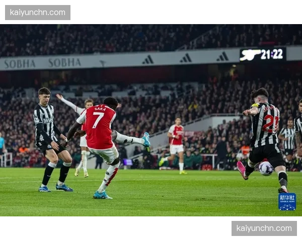 战术复盘：纽卡斯尔用身体对抗与长传冲吊，成功限制了阿森纳的流畅传导